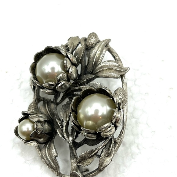 Vintage Silver Faux Pearl Brooch with Art Nouveau Design Floral Large Ornate Pin - Picture 7 of 12